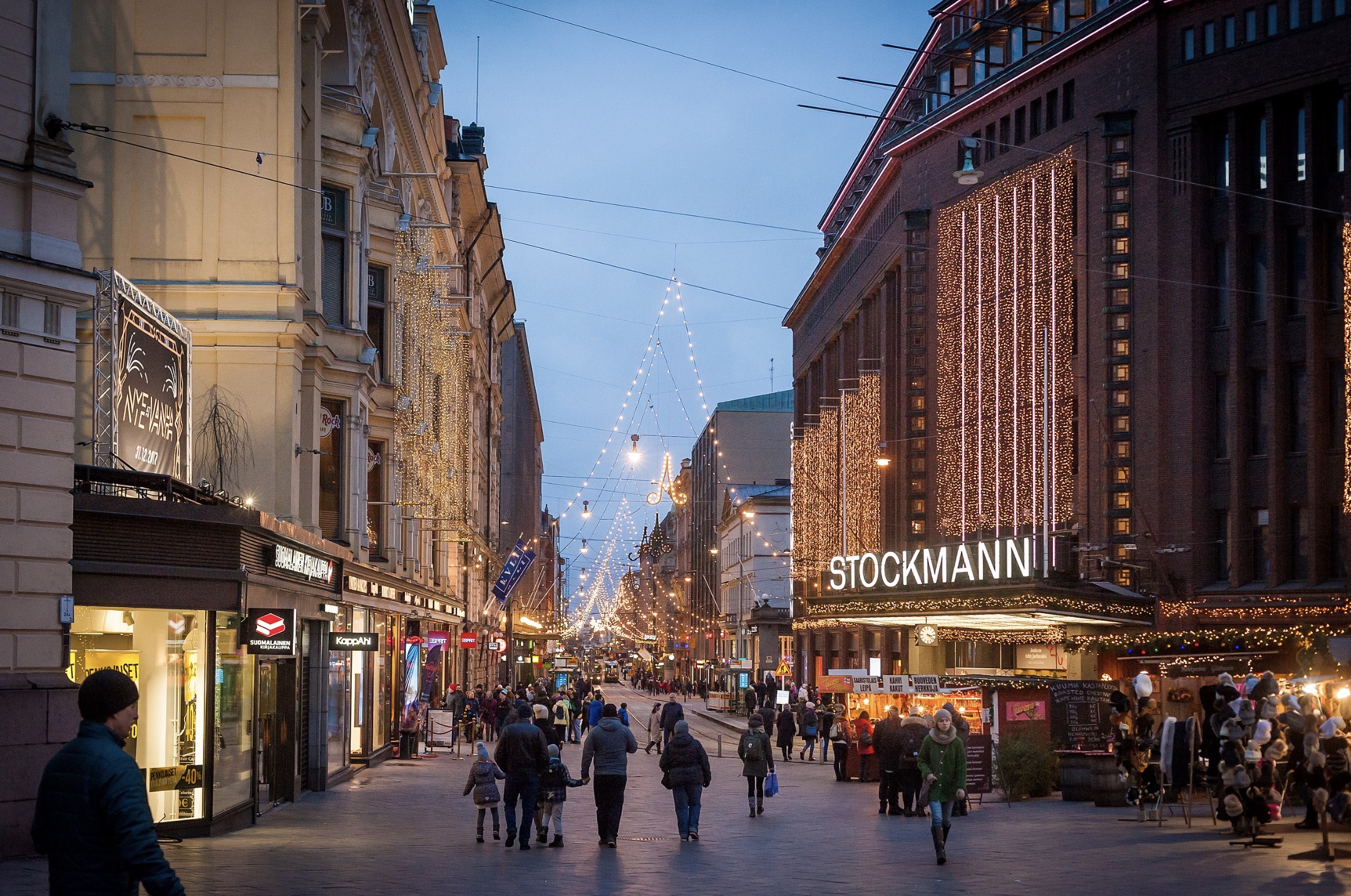 Aleksanterinkatu at Christmas time 